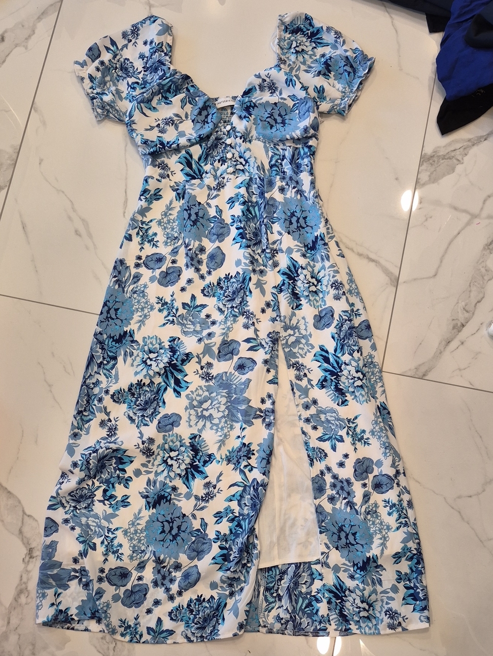 Thatssofetch White and Blue Floral Puff-Sleeve Midi Dress